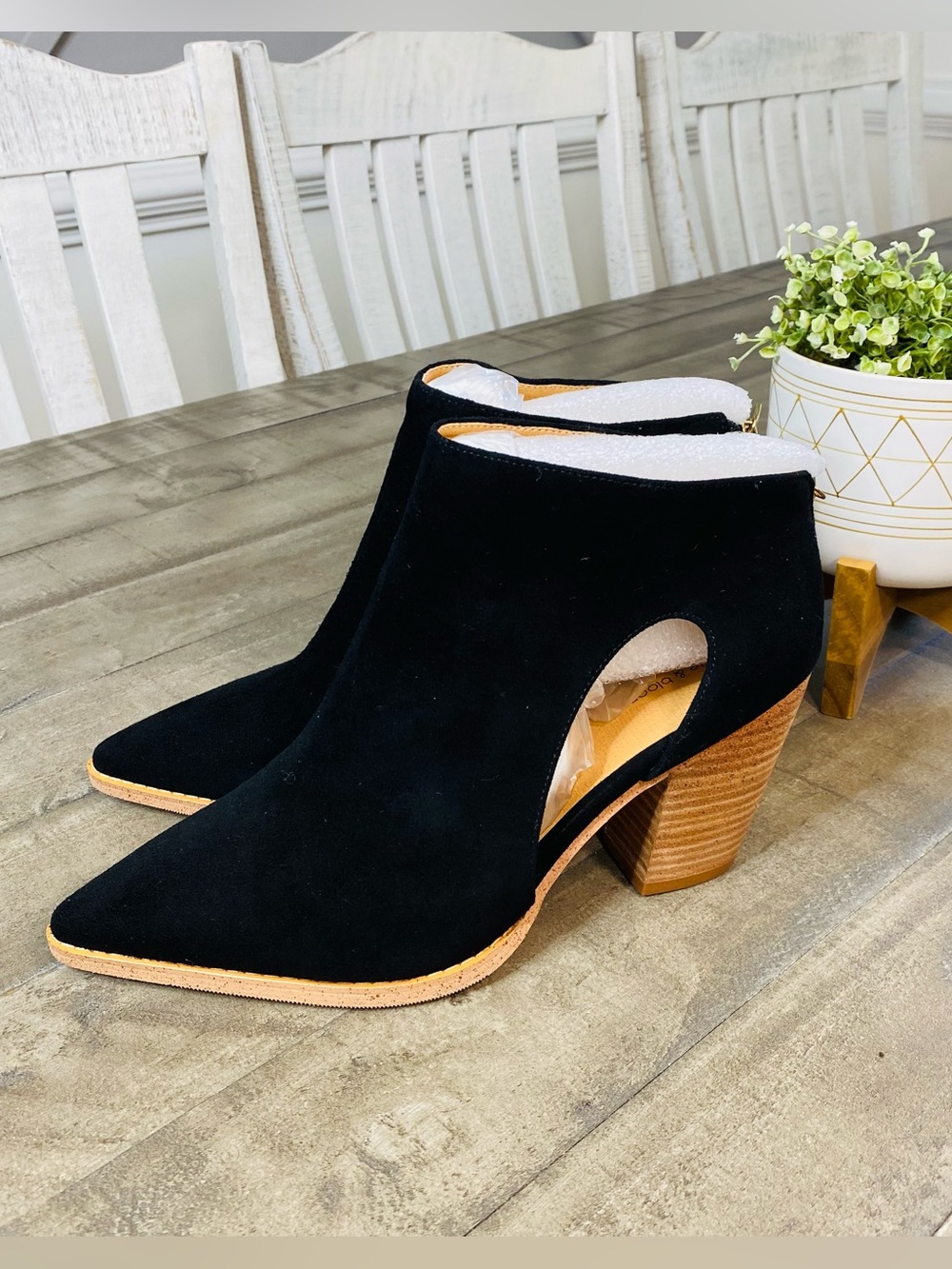 Belle & Bloom Midnight Special Black Suede Ankle Boots Cutout Chunky Heel Size 9